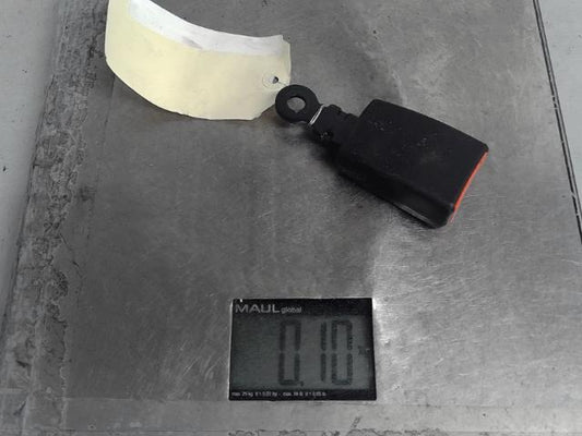 Attache ceinture avant droit