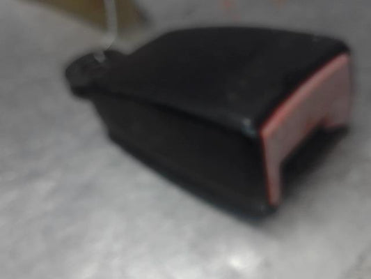 Attache ceinture avant droit