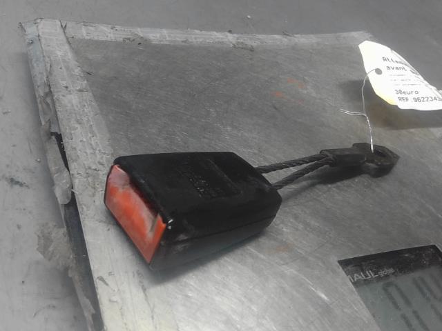 Attache ceinture avant gauche