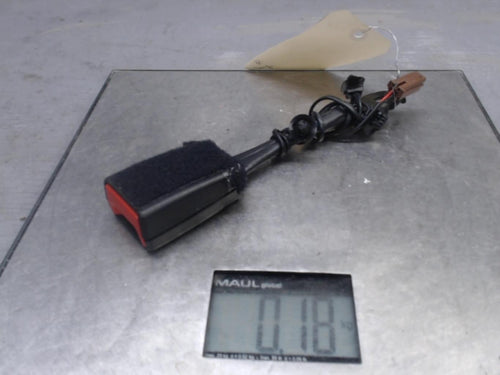 Attache ceinture avant gauche