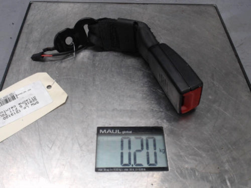Attache ceinture arriere centrale