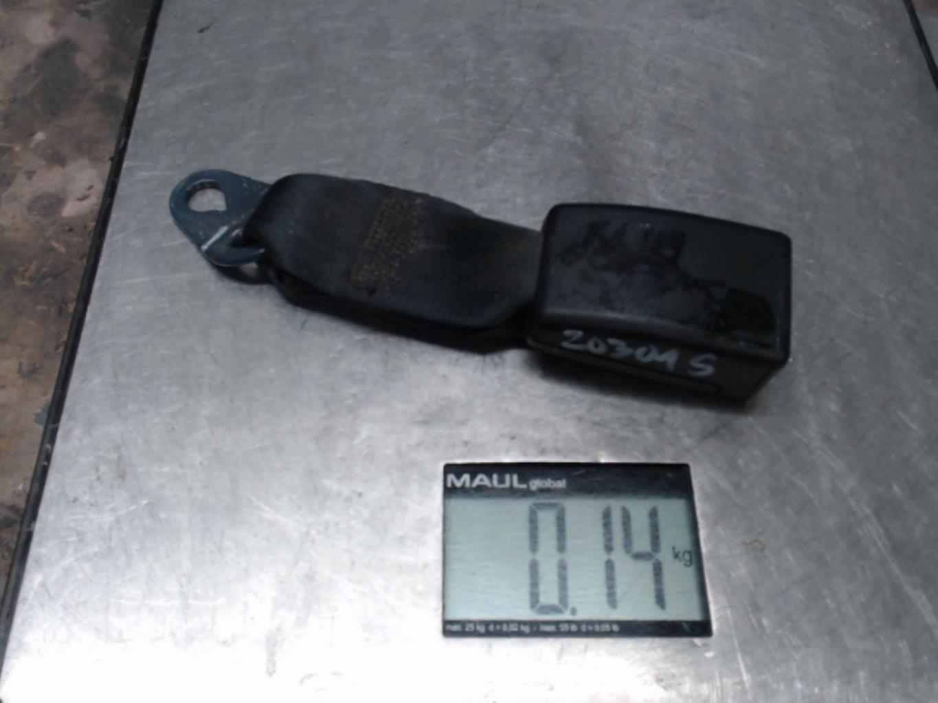 Attache ceinture arriere centrale