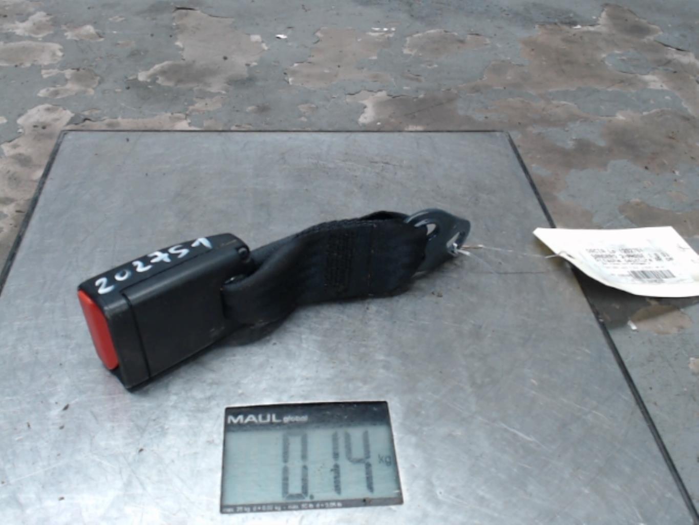 Attache ceinture arriere centrale