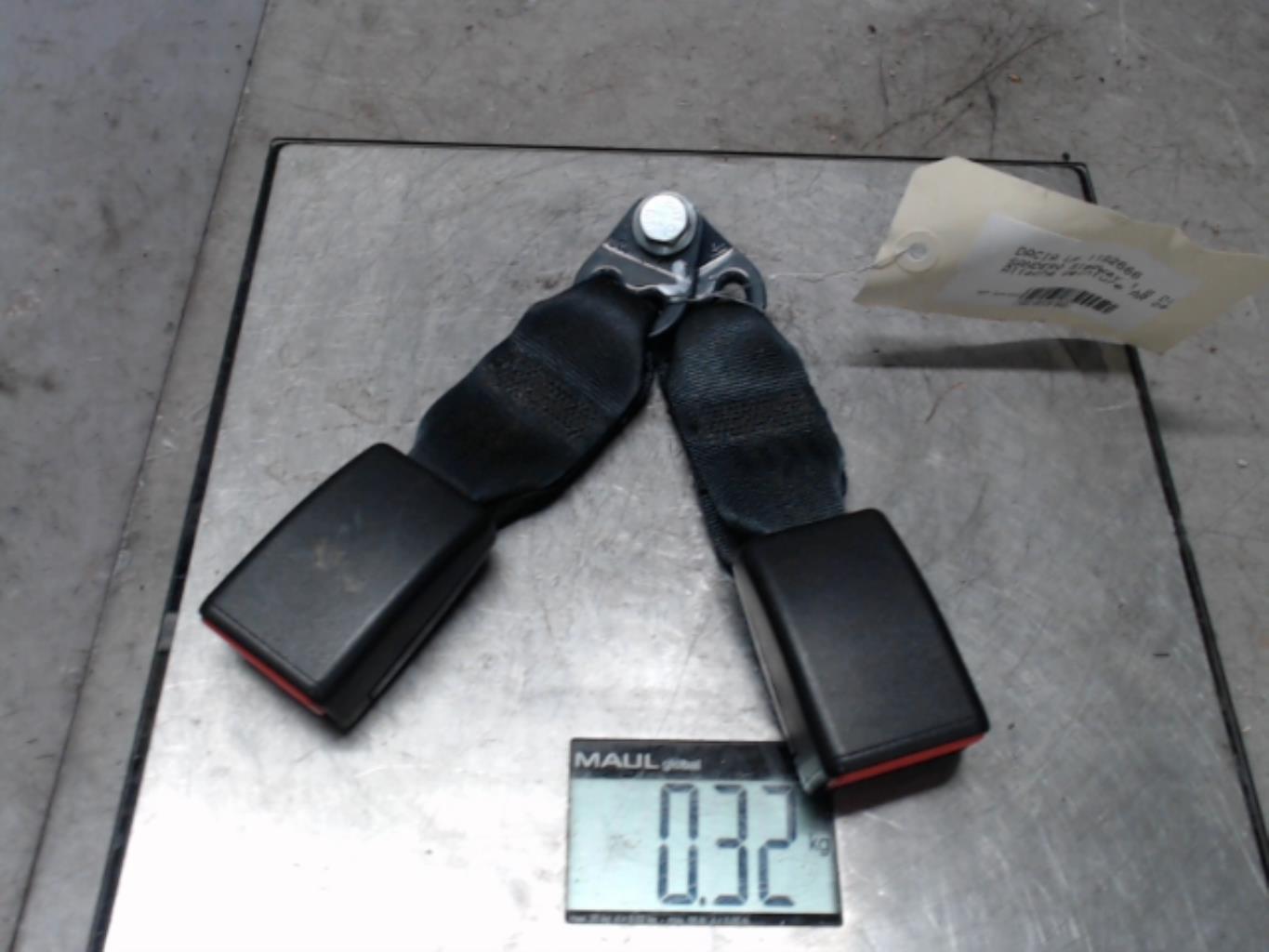 Attache ceinture arriere centrale