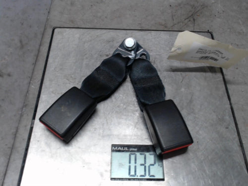 Attache ceinture arriere centrale