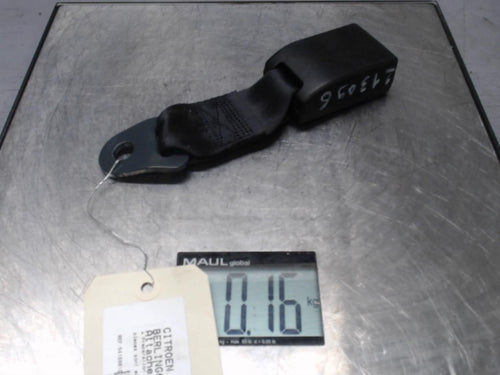 Attache ceinture arriere droit