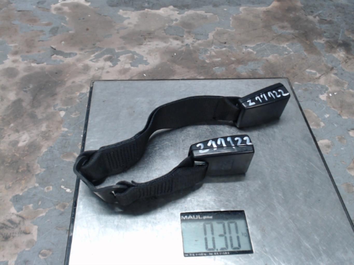 Attache ceinture arriere droit