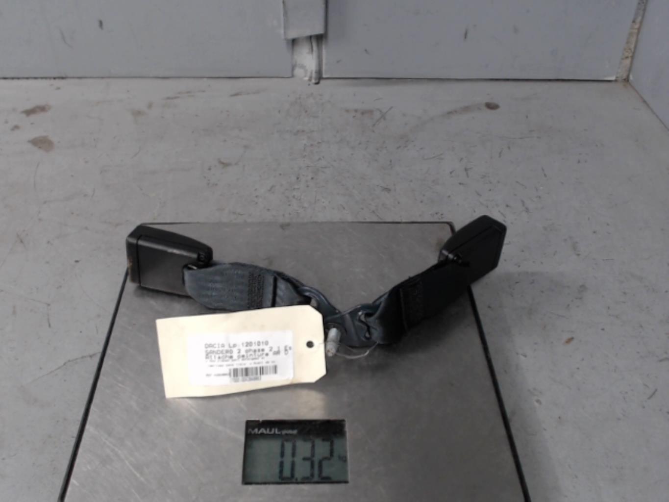 Attache ceinture arriere droit