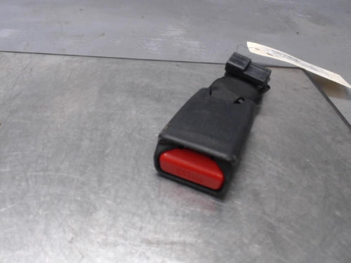 Attache ceinture arriere droit