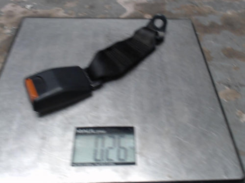 Attache ceinture arriere droit