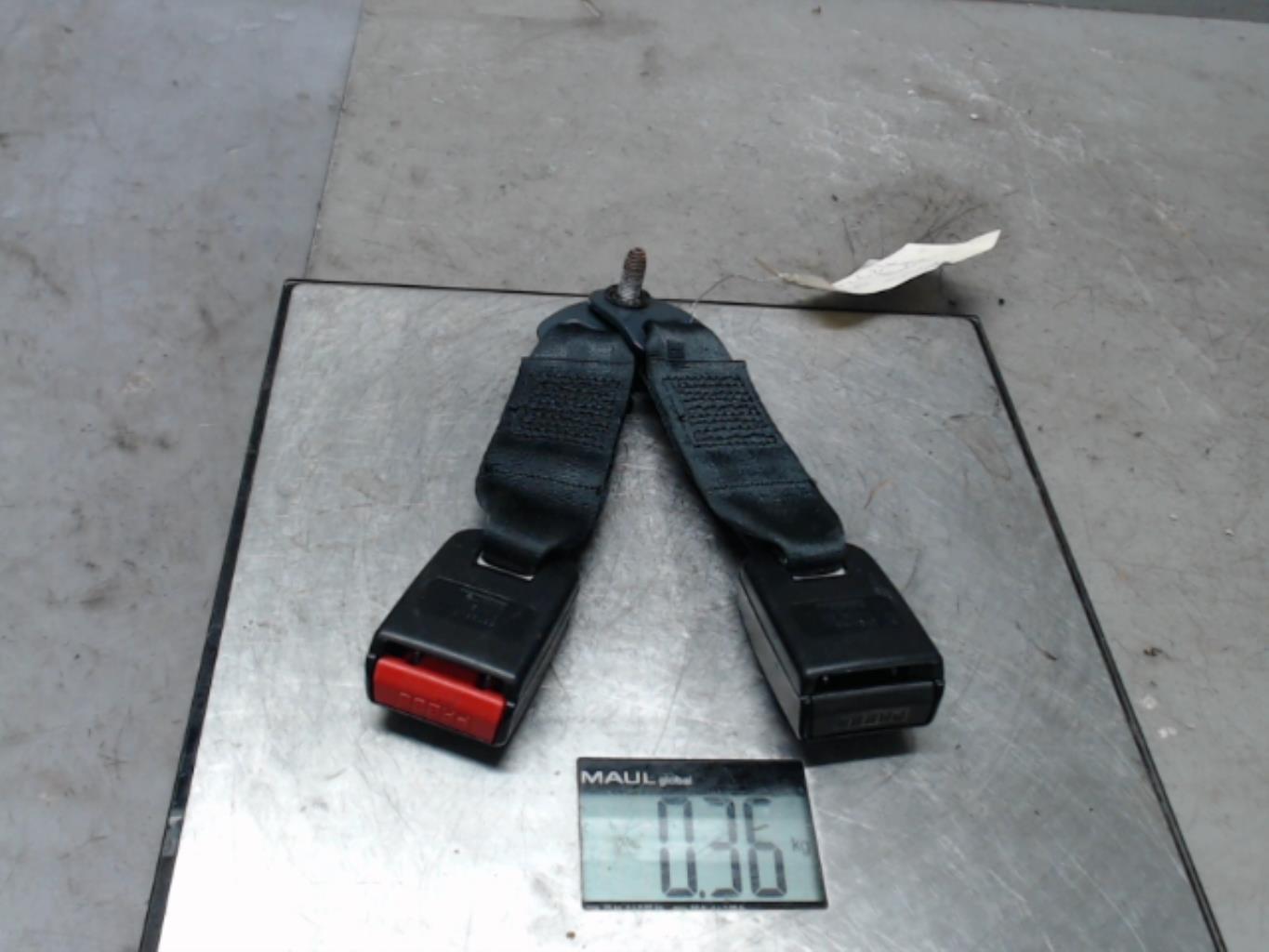 Attache ceinture arriere droit