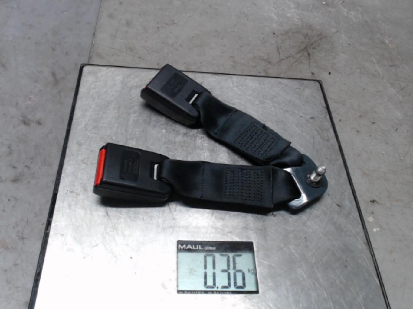 Attache ceinture arriere droit