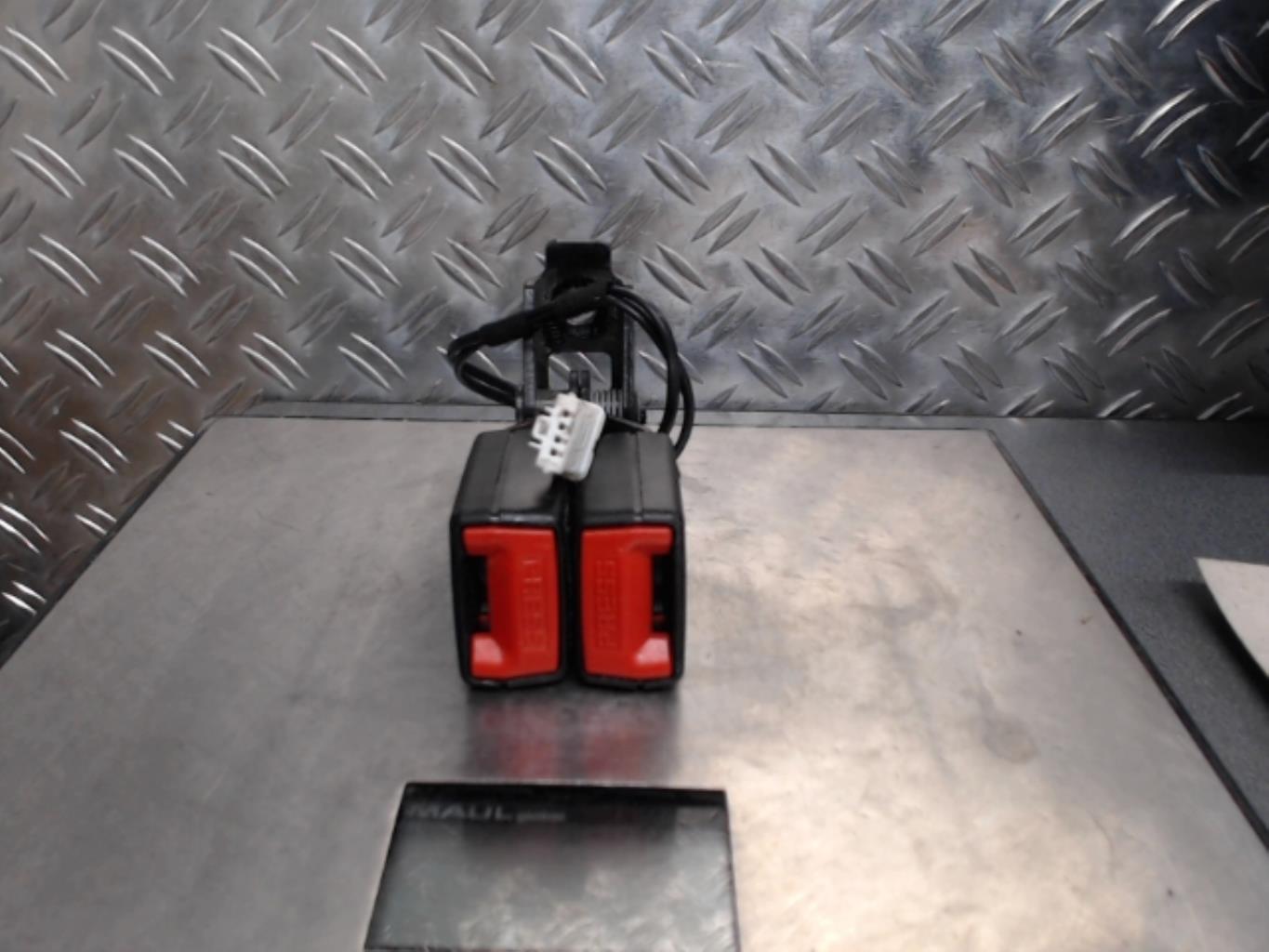 Attache ceinture arriere gauche