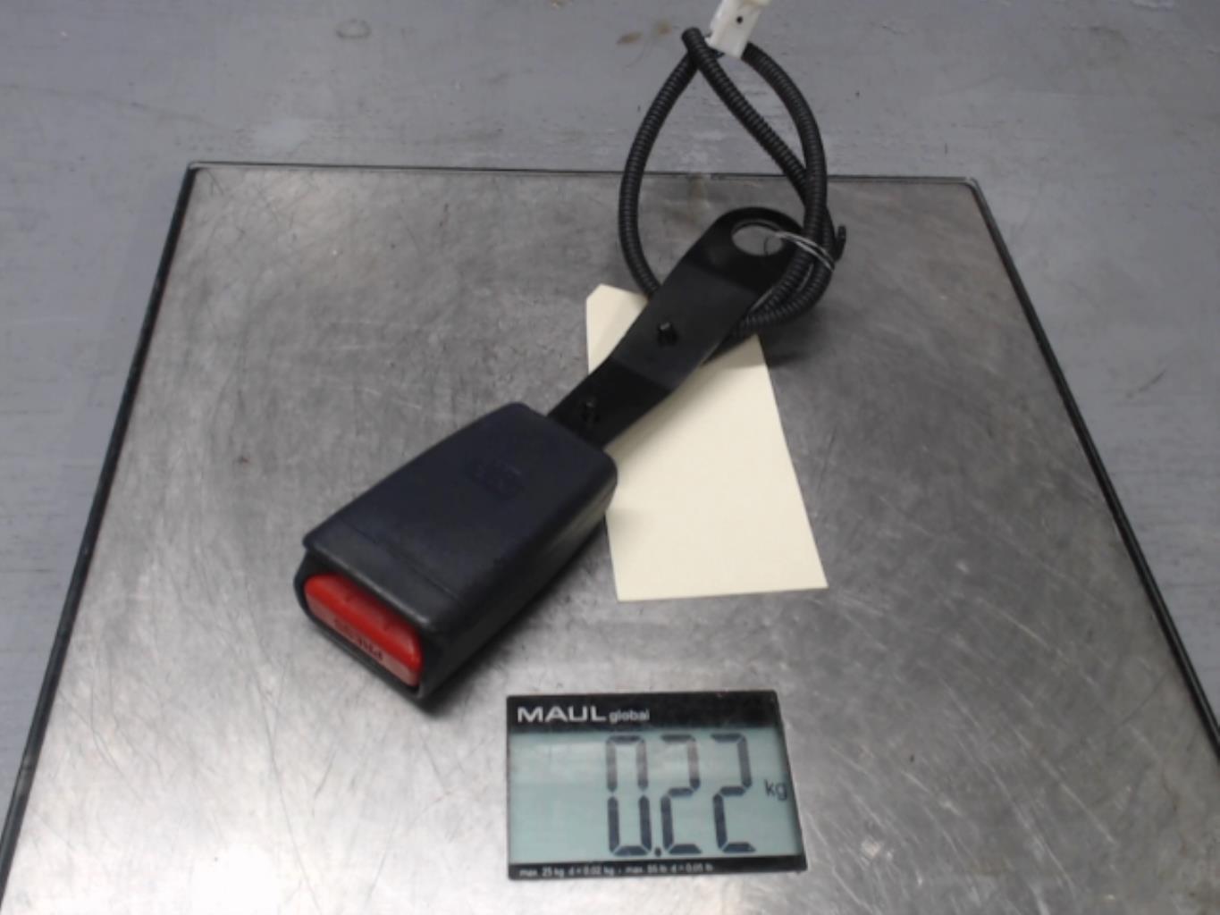 Attache ceinture avant droit